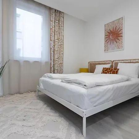 Acacia Tree 41 - Stylish & Spacious And Crunchy Budapest