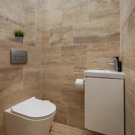 Acacia Tree 41 - Stylish & Spacious And Crunchy Budapest